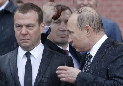 Путін, Медведєв, дощ, Парасолька Путін, Медведєв, дощ, Парасолька