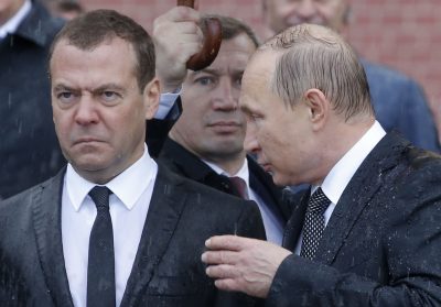 Путин, Медведев, дождь, зонт