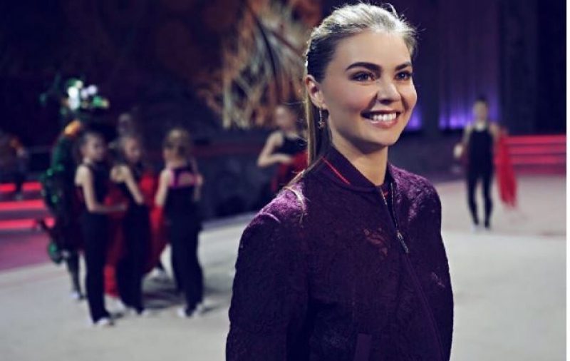 Кабаєва задерла ногу і показала, в якій вона формі