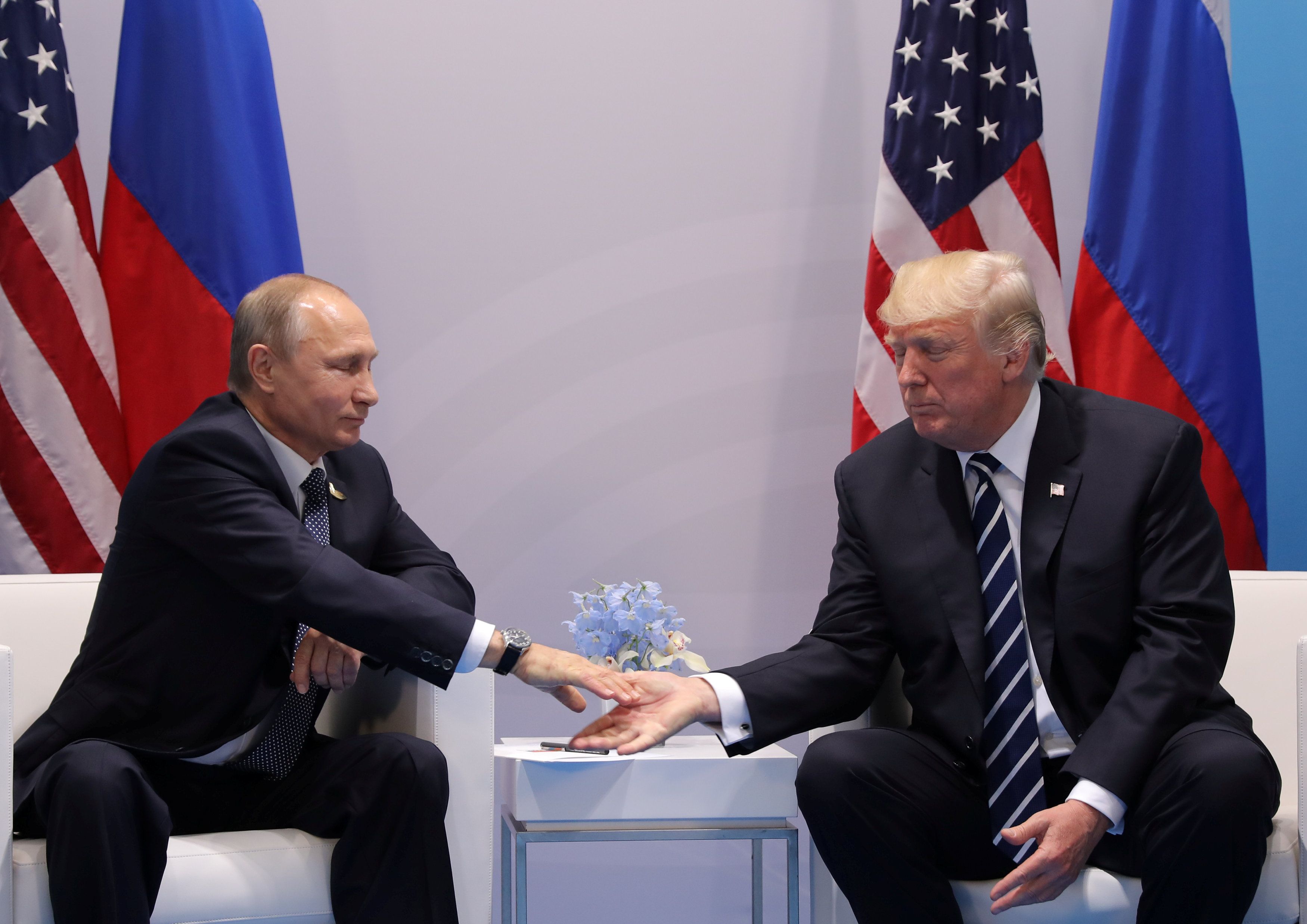 Эксперт полагает, что главная цель встречи Дональда Трампа и Владимира Путина — дать президенту РФ шанс изменить поведение из-за санкций Эксперт полагает, что главная цель встречи Дональда Трампа и Владимира Путина — дать президенту РФ шанс изменить поведение из-за санкций