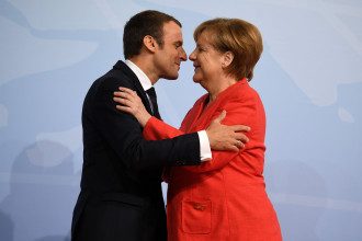 Ангела Меркель и президент Франции Эммануэль Макрон. Ангела Меркель и президент Франции Эммануэль Макрон.