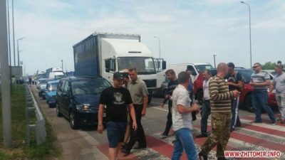 Под Житомиром участники АТО перекрыли международную трассу: опубликованы фото