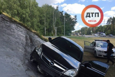 Автомобиль, за рулем которого был злоумышленник Автомобиль, за рулем которого был злоумышленник