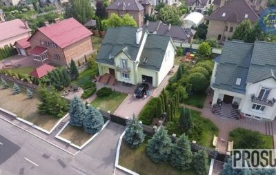Дома, квартиры и джипы. Журналисты показали дорогое имущество киевского прокурора