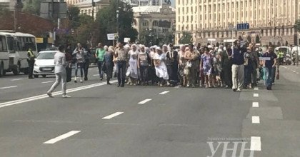 Путь к объединению и Богу. УПЦ КП и УПЦ МП проведут Крестный ход, дороги в центре Киева перекрыты