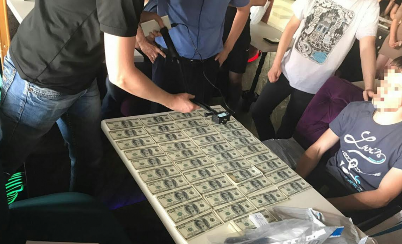 В Киеве задержан мужчина, требовавший крупную сумму за влияние на судей Высшего спецсуда