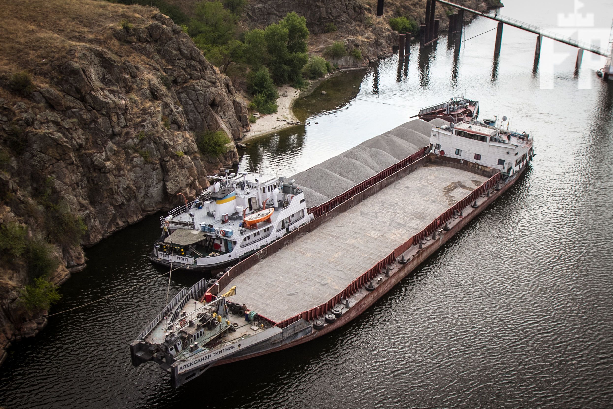 Груженая баржа. Баржа плашкоут. Морская баржа. Океанская баржа. Баржи самоходные рейд.