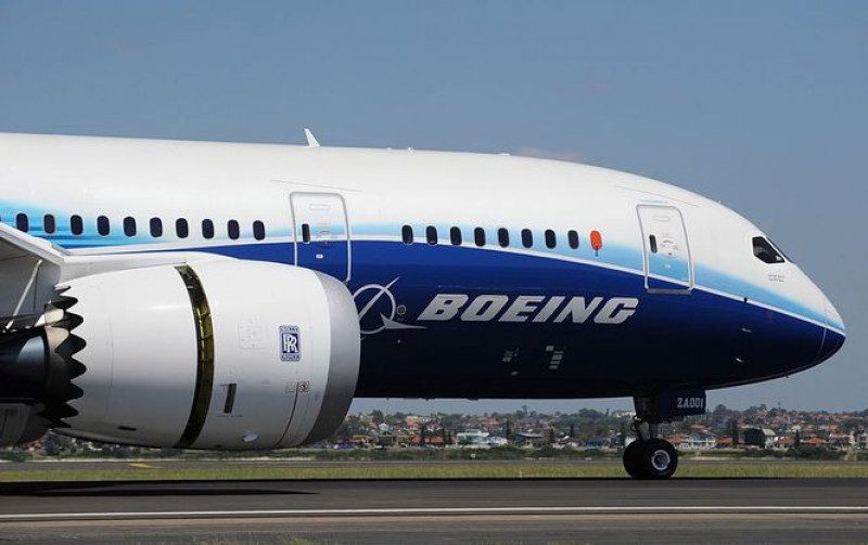 В Москве экстренно сел горящий Boeing 737