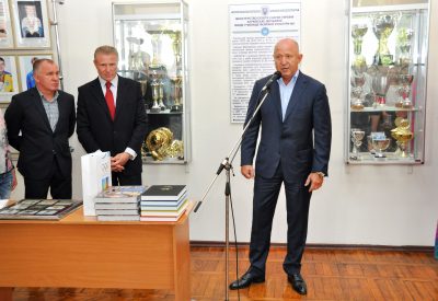 Генеральный директор ООО "Фармацевтическая компания "Здоровье" — Доровской Александр Викторович Генеральный директор ООО "Фармацевтическая компания "Здоровье" — Доровской Александр Викторович