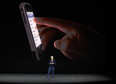 Apple представила новые iPhone: опубликованы фото и видео, названы цены
