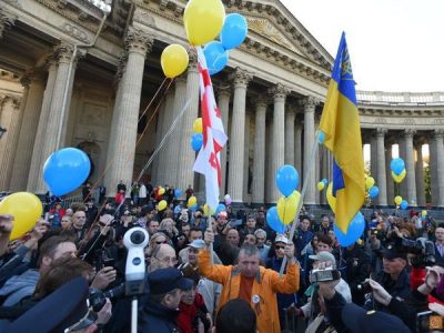 Героям слава. В Петербурге протестовали против войны в Украине, опубликованы фото и видео