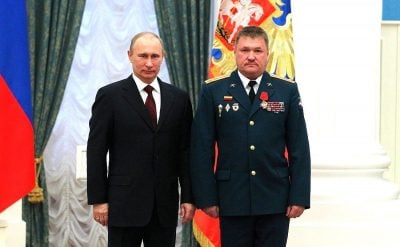 Владимир Путин и пока еще полковник Валерий Асапов