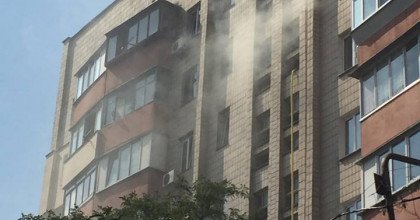 В Киеве в результате пожара в многоэтажке погиб ребенок