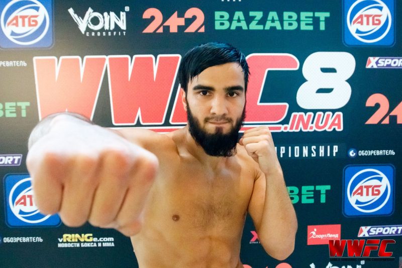 Участники турнира WWFC 8 показали свои коронные приёмы