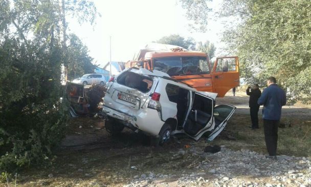 Вице-премьер Киргизии погиб в автокатастрофе, опубликованы фото с места трагедии