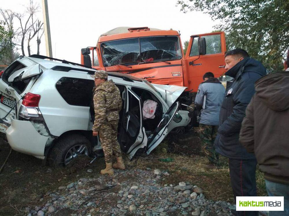 Вице-премьер Киргизии погиб в автокатастрофе, опубликованы фото с места трагедии