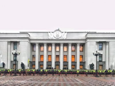 Центр Киева в осаде. Силовики оцепили правительственный квартал, опубликованы фото