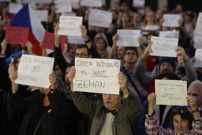 "Чехия — это не Земан". В Праге протестовали из-за скандального заявления о Крыме