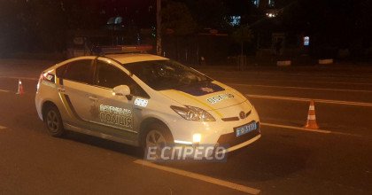 В Киеве патрульные полицейские сбили пешехода, опубликованы фото с места события