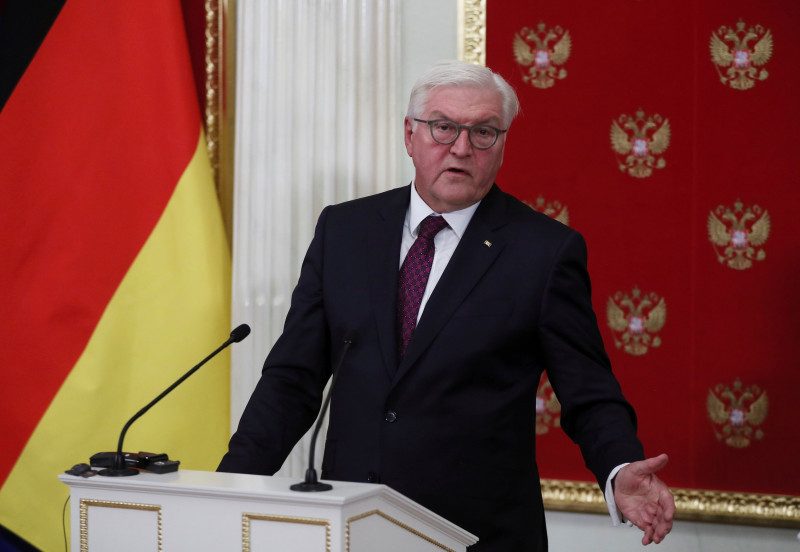 В России переводчик переврал слова Штайнмайера о Крыме: не аннексия, а "объединение"