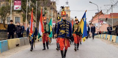 Кто в Венгрию, кто в Румынию: опрос показал, сколько закарпатцев хотят жить в унитарной Украине