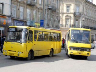 Пенсионерка внезапно умерла во львовской маршрутке: подробности