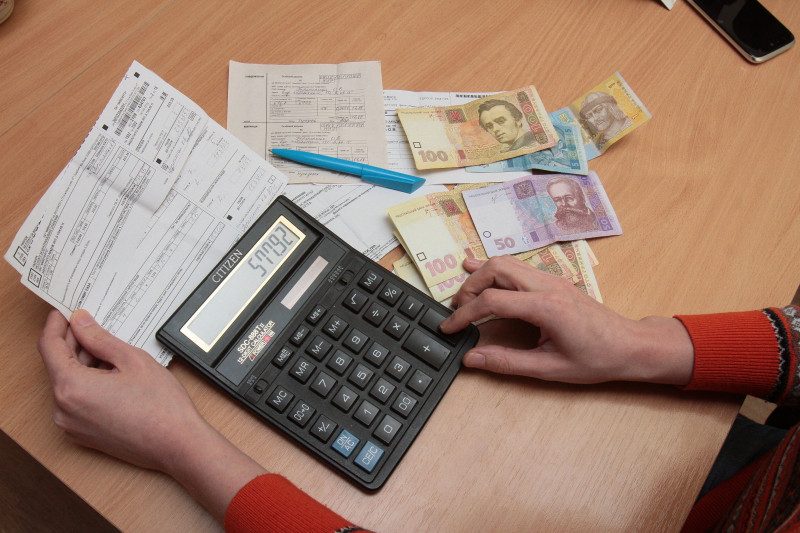 Украинцам взвинтят тарифы на газ и электроэнергию: сроки и новые цены