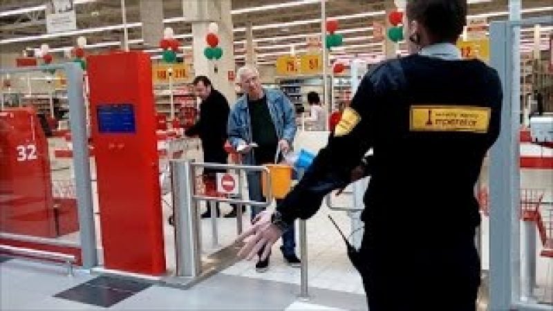 Скандал в супермаркете Киева: охранники незаконно закрыли и обыскали школьниц