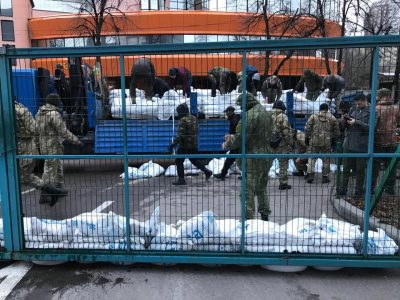 Активисты заблокировали телеканал NewsOne Активисты заблокировали телеканал NewsOne