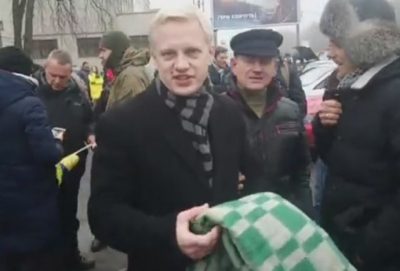 Клетчатое "одеяло для генпрокурора". "Автомайдан" отправился к Луценко, опубликованы фото и видео