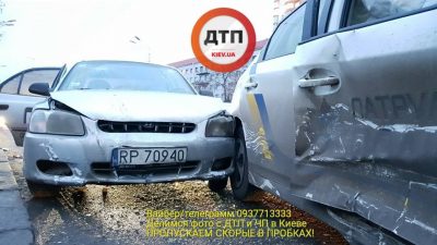 В Киеве таксист-наркоман влетел в патрульное авто: пострадали два копа, опубликованы фото и видео