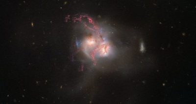 Hubble запечатлел столкновение галактик Hubble запечатлел столкновение галактик