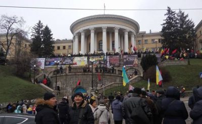 Сторонники Саакашвили пытаются захватить бывший Октябрьский дворец