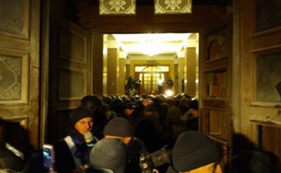Протестующие в Октябрьском Протестующие в Октябрьском