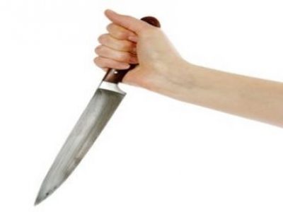 Жительница Запорожья исполосовала кухонным ножом троих детей