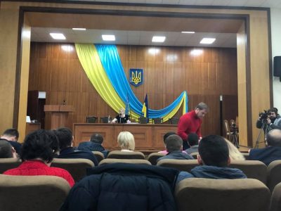 Конфуз и скандал. На Киевщине в горсовете произошел инцидент с гимнами Украины и России