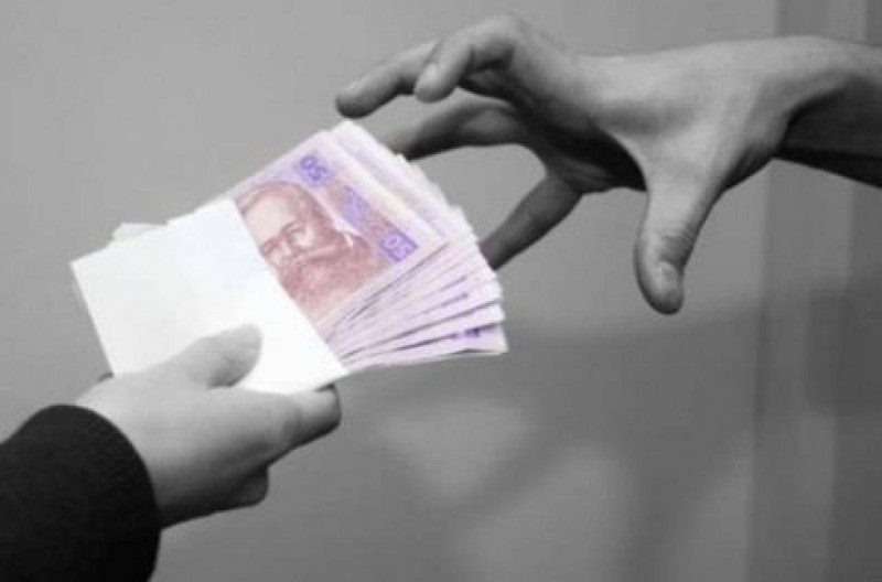 Грозит до 10 лет: чиновник Кабмина попался на крупном "откате"