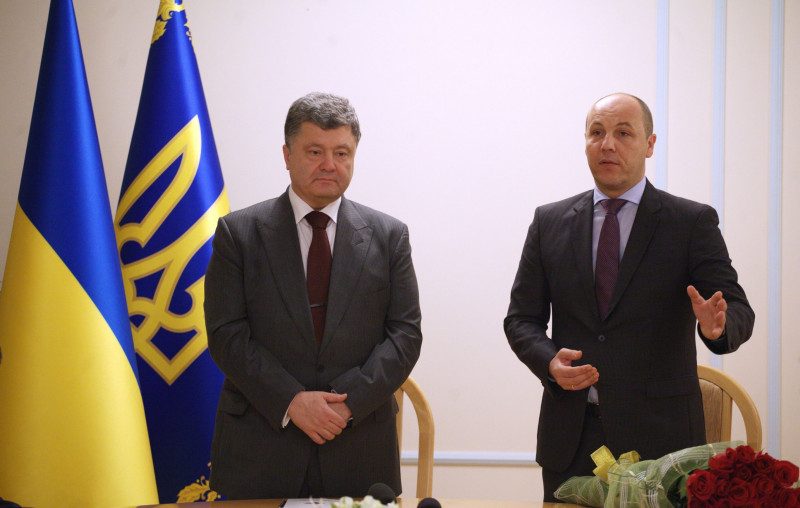 Порошенко, Гройсман и Парубий закрылись в кабинете после громкого выступления Зеленского