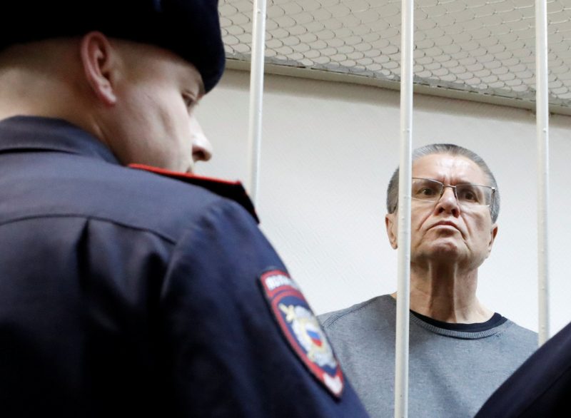 Первый пошел. Экс-министра России приговорили к 8 годам тюрьмы за взятку