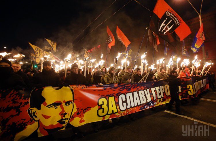 В Киеве факельное шествие националистов закончилось вече на Майдане