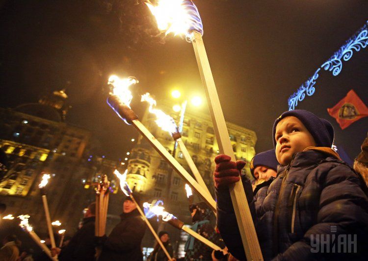 В Киеве факельное шествие националистов закончилось вече на Майдане