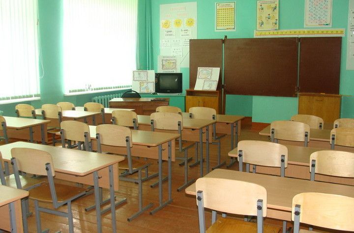 На Закарпатье девятиклассница попала в больницу после жестокого избиения в школе