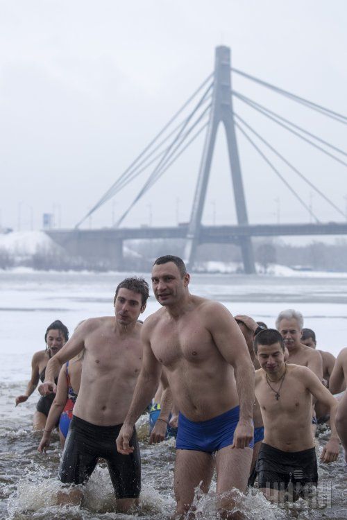 Виталий Кличко с подчиненными Виталий Кличко с подчиненными