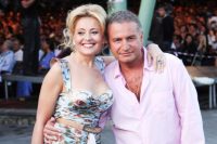 Агутин подогрел слухи о разводе с Варум