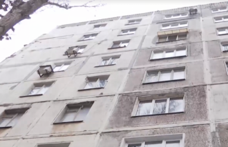 В Одесі впала з висоти й загинула маленька дитина В Одесі впала з висоти й загинула маленька дитина
