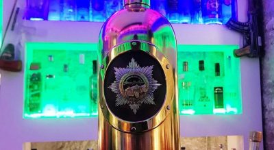 Бутылка водки на стойке бара Cafe 33, Бутылка водки на стойке бара Cafe 33,