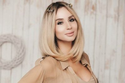 Скандальная украинская певица показала поклонникам выросшую дочь