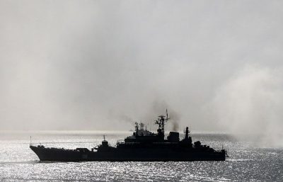 Корабль в море Корабль в море