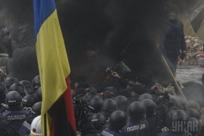 В полиции обвинили митингующих: под Радой применили слезоточивый газ, бросали брусчатку, есть пострадавший