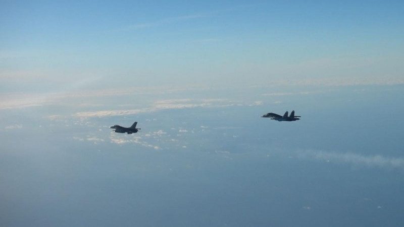 США дозволили НАТО постачати бойові літаки в Україну